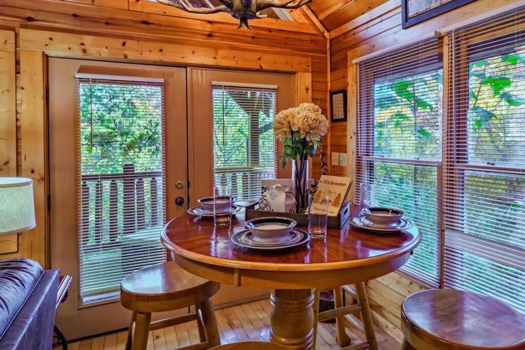 Stunning Mountain Cabin W Hot Tub Gatlinburg Exterior foto