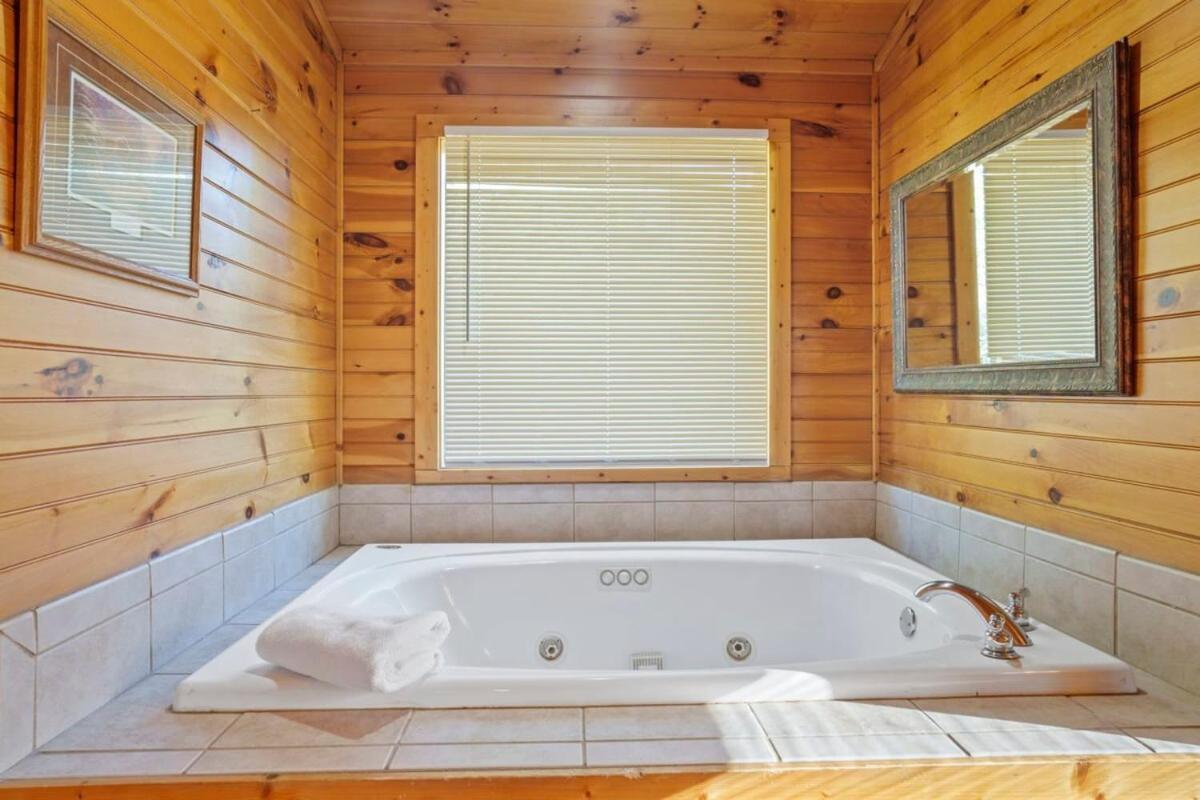Stunning Mountain Cabin W Hot Tub Gatlinburg Exterior foto