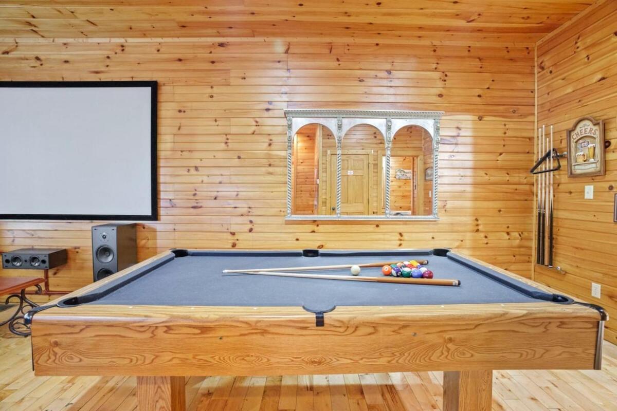 Stunning Mountain Cabin W Hot Tub Gatlinburg Exterior foto
